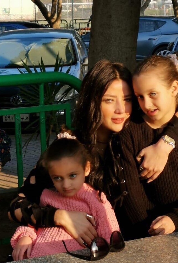 رضوى الشربيني وابنتيها