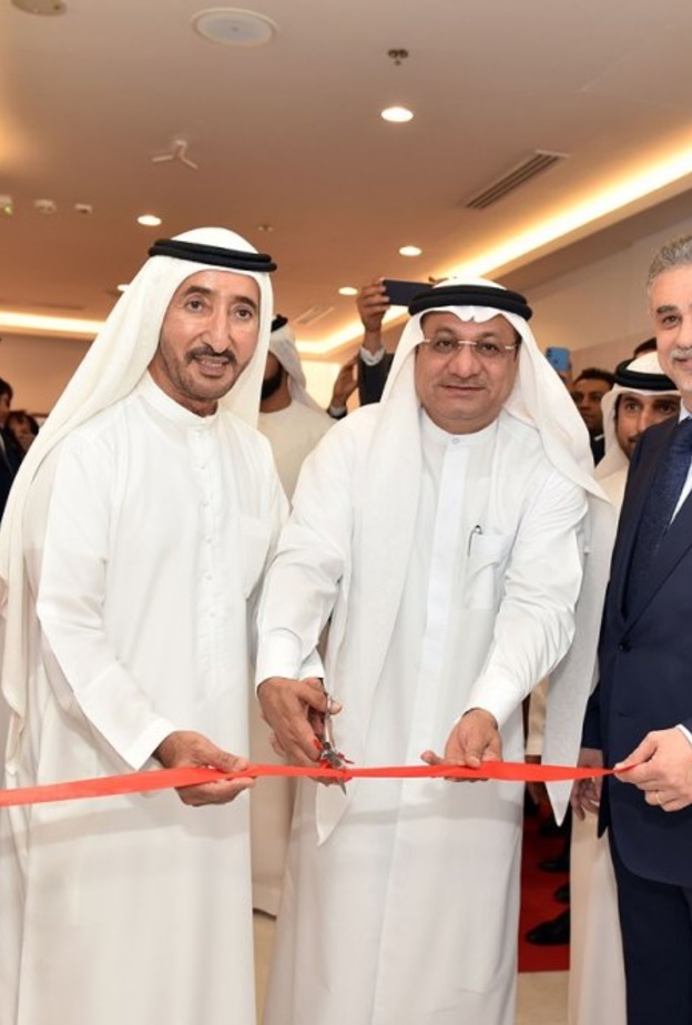 الدكتور هاني سكلا ومعالي حميد حمد القطامي والشيخ بطي آل مكتوم