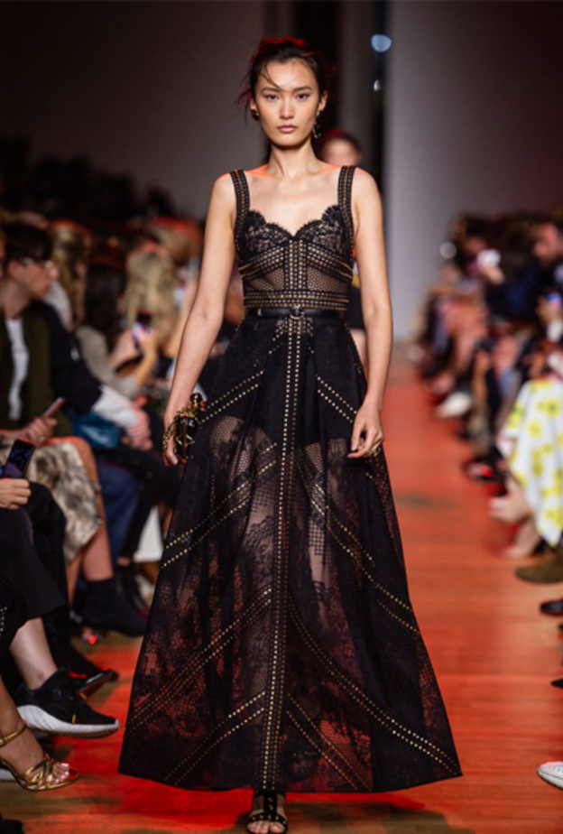  فستان أنيق بخصر من الجلد منTom Ford