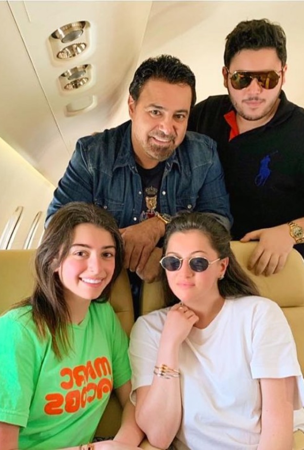 عاصي الحلاني يعود إلى بيروت برفقة عائلته بعد قضاء إجازة صيفية قصيرة في شرم الشيخ