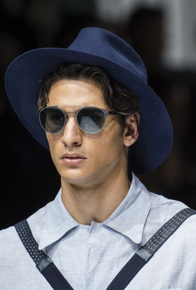 قبعة أنيقة من Giorgio Armani