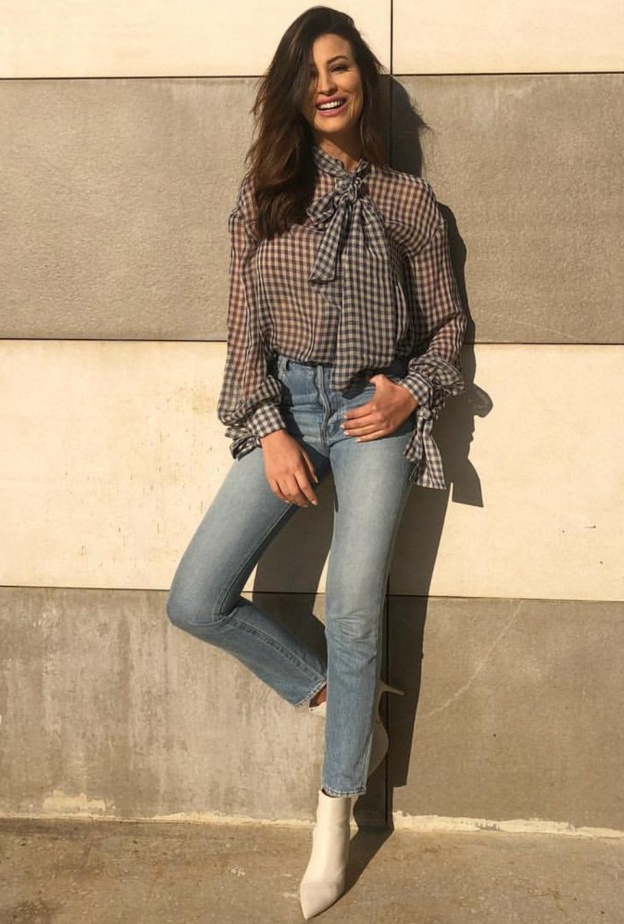 استوحي إطلالاتك الكاجوال بالبنطلون الضيق من أناقة ريم سعيدي