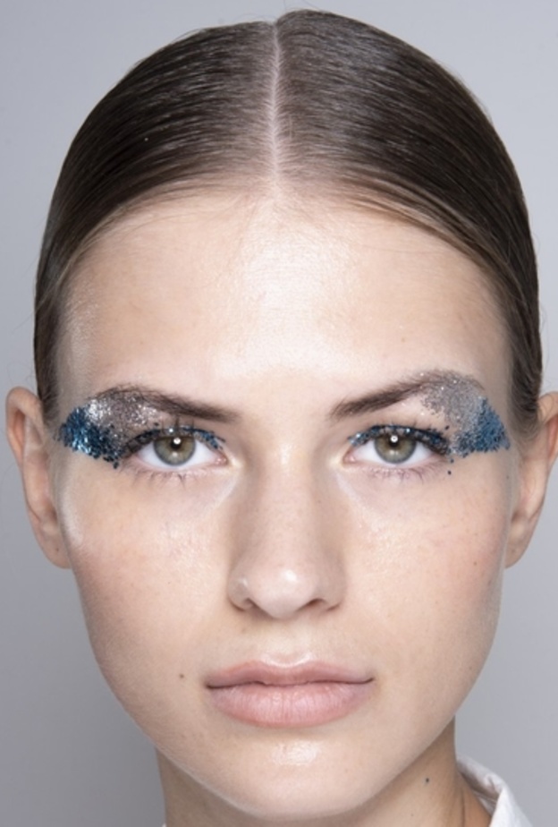 الوان ظلال عيون براقة مميزة في سهرات رمضان 2019 من Kate Spade