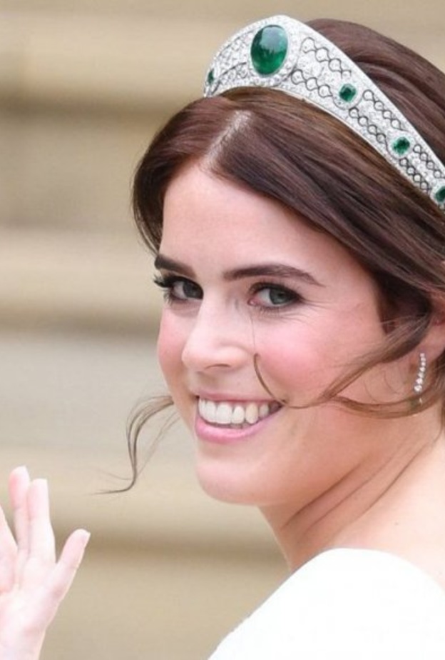 تاج Dutch Emerald Parure Tiara ومجوهرات الزمرد