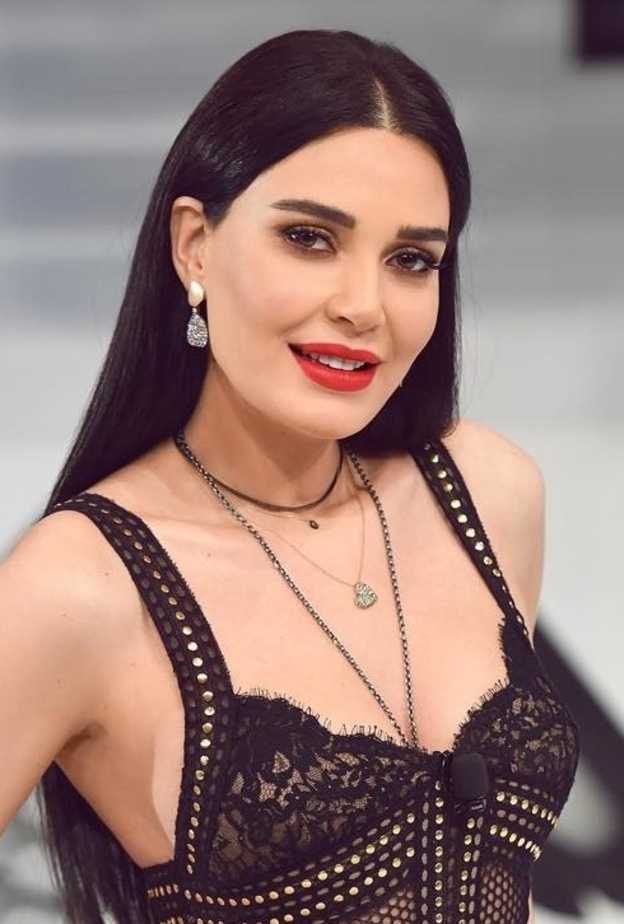 اطلالة جمالية جذاية ل سيرين عبد النور في "بيت الكل"