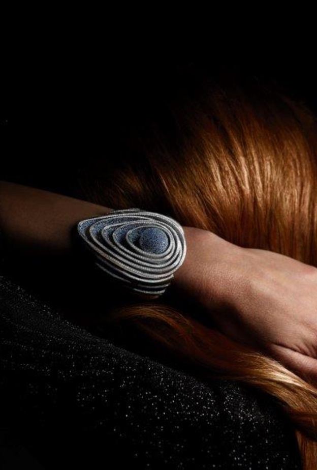 ألق المجوهرات الفاخرة:   SAPPHIRE ORBE من Audemars Piguet