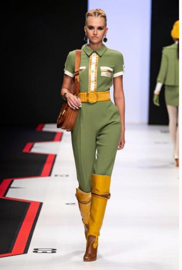 Elisabetta Franchi  إطلالة الماضي في ملابس المستقبل