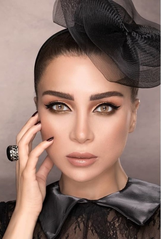 نادين نسيب نجيم تحدد ملامحها بالكونتور