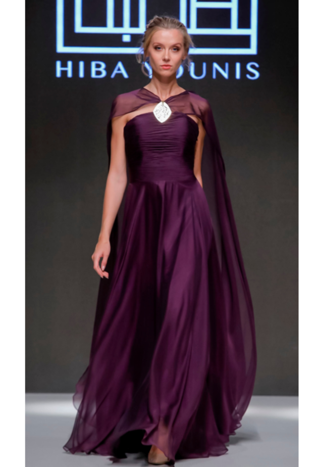 الأحمر والزهري الجذاب بفستان ناعم من تصميم يارا بن شكر