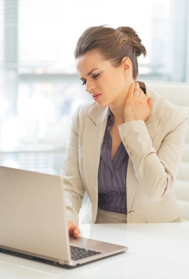 كيفية تفادي آلام الرقبه أثناء العمل