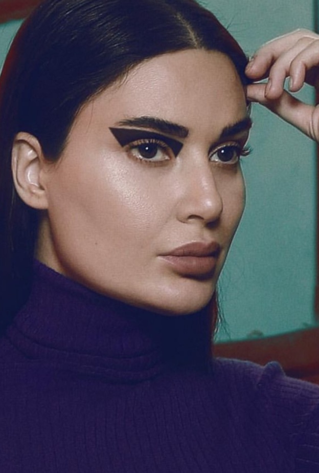 الايلاينر العريض مع الظلال السوداء لرمضان 2019 من نادين نجيم