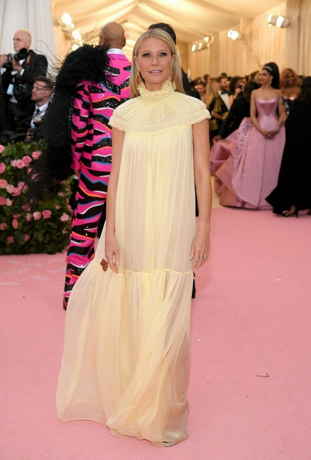 اطلالة مميّزة لغونيث بالترو وناتاشا رامسي ليفي في Met Gala 2019 بتوقيع Chloé