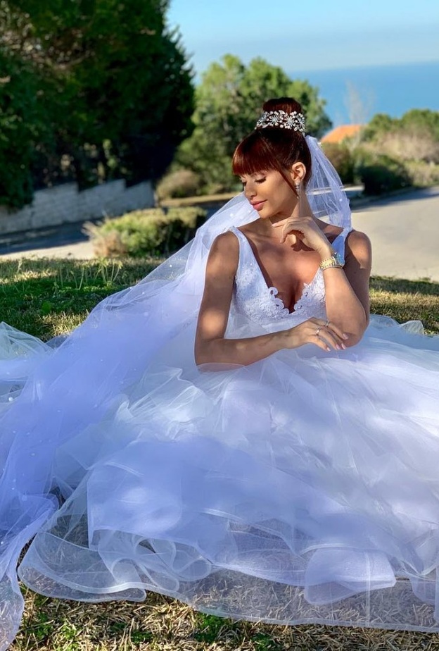 داليدا خليل بالفستان الابيض