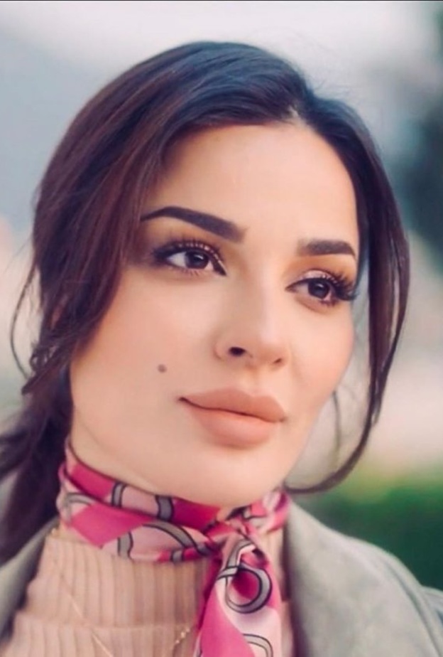 إطلالة عملية لدانيلا رحمة في مسلسل الكاتب