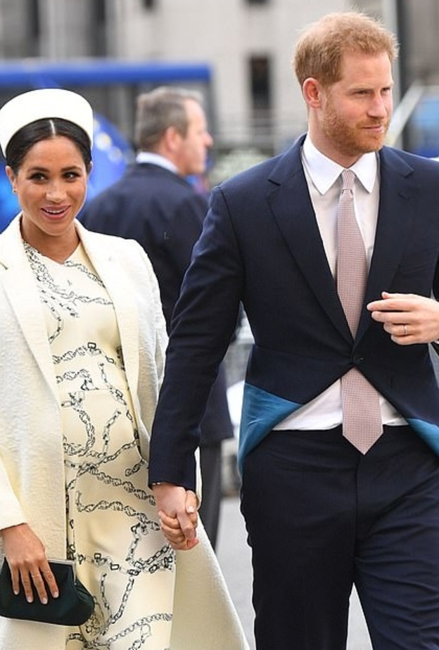 ملكة بريطانيا أول من تم إعلامه بأنباء مولد الطفل الملكي