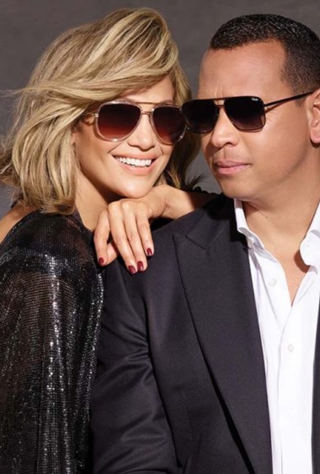  براد بيت (Brad Pitt) يخطط لنشر كتاب يكشف فيه عن أسرار علاقته وزواجه من أنجيلينا جولي