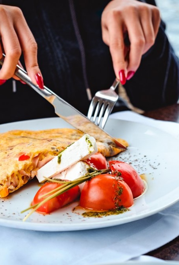 مأكولات تسبب التخمة للعروس يجب تجنبها قبل الزفاف