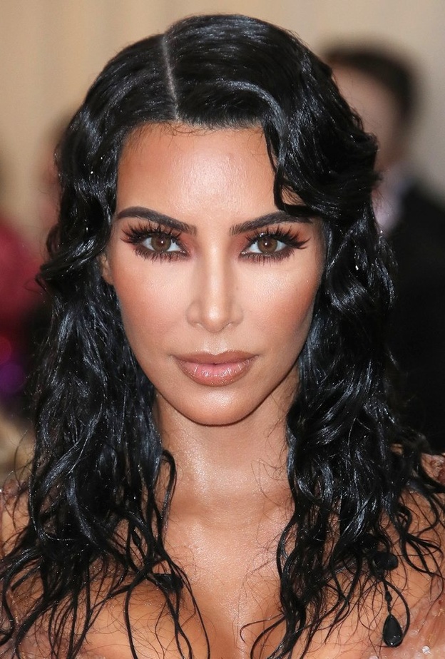 الشعر المبلل الويفي على طريقة كيم