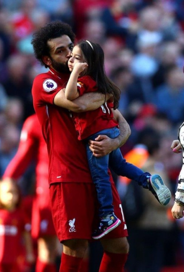 lمحمد صلاح وابنته وزوجته