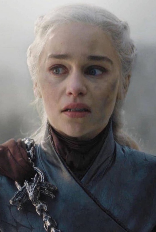 ايميليا كلارك أم التنانين