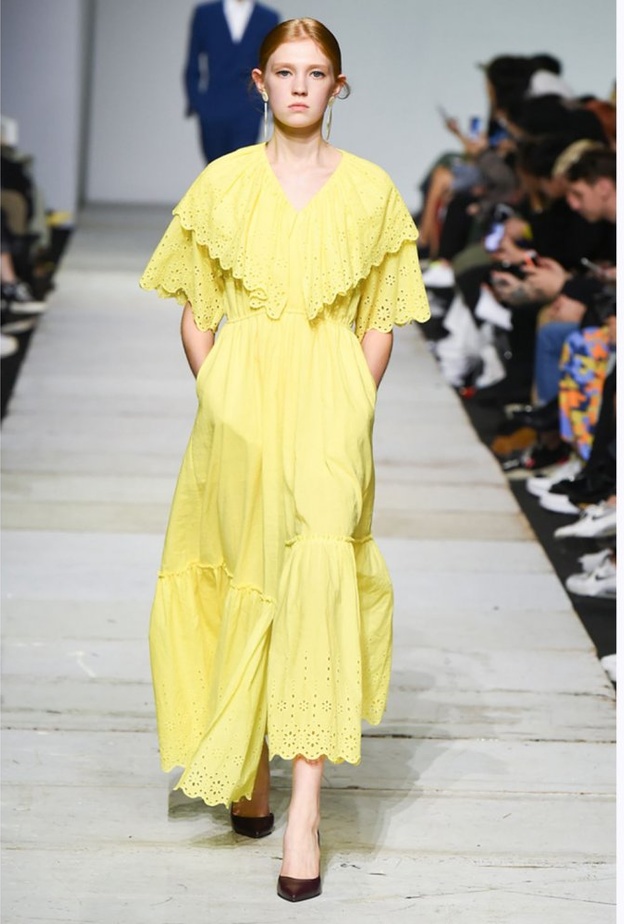 فستان سهرة باللون الاصفر