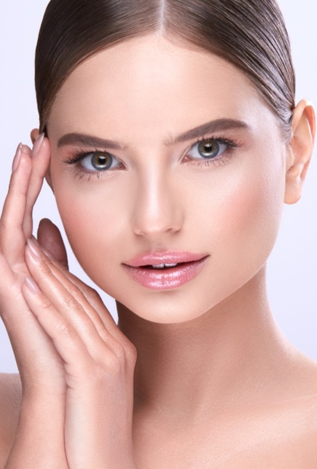 الشاي الاسود يمنح النضارة للبشرة