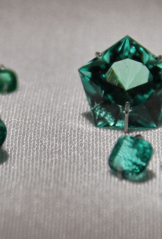 الحجر الكريم المناسب لبرج الثور هو الزمرد