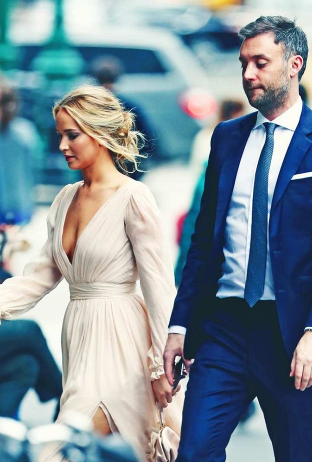 جينيفر لورنس في يوم خطوبتها