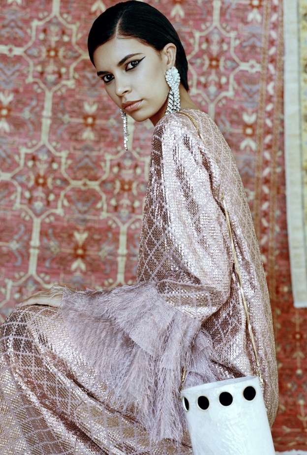 الإطلالة الأولى 