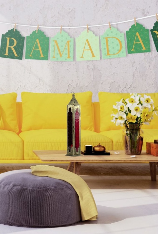 ديكورات رمضانية لمدخل المنزل بألوان البنفسجي والفضي