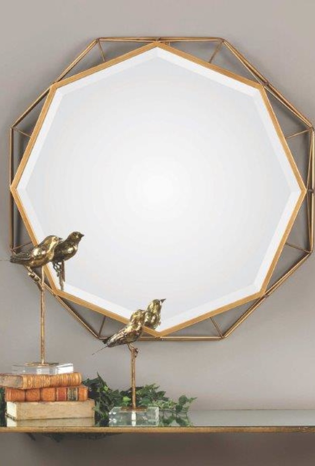 طاولة رفيعة مستطيلة الشكل