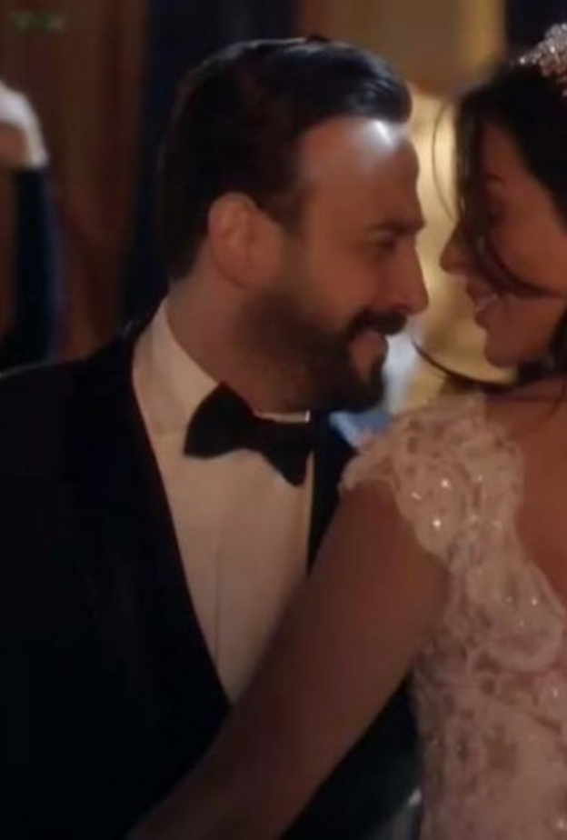 مسلسل خمسة ونص