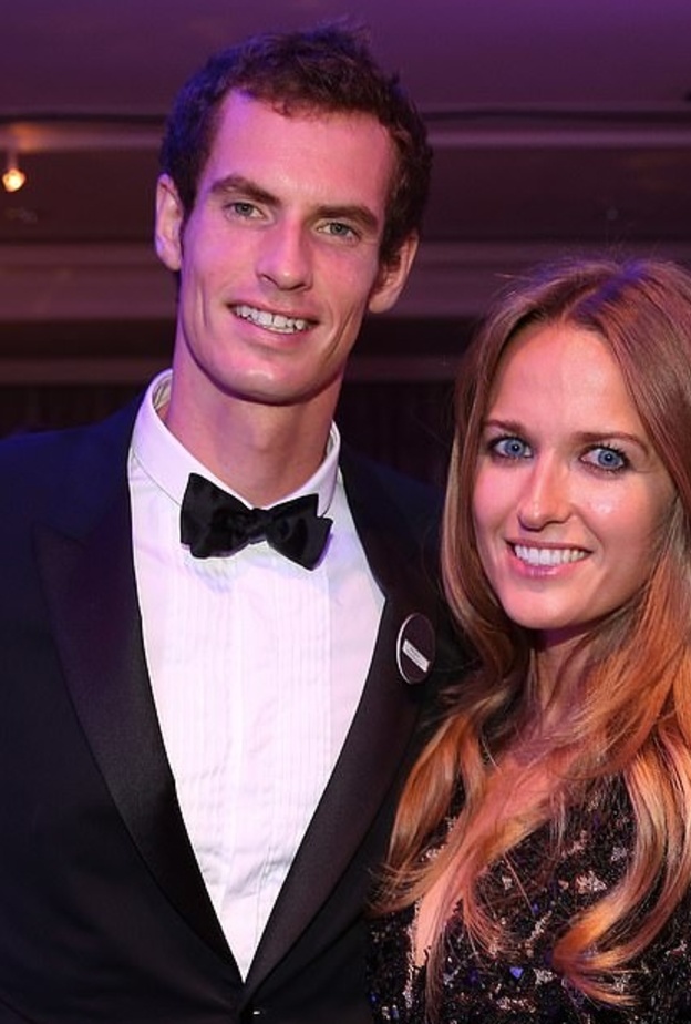 أندي موراي يتسلم وسام الفروسية من الأمير تشارلز