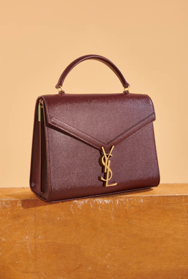 تعرفي الى النسخة الجديدة من حقيبة Cassandra من YSL