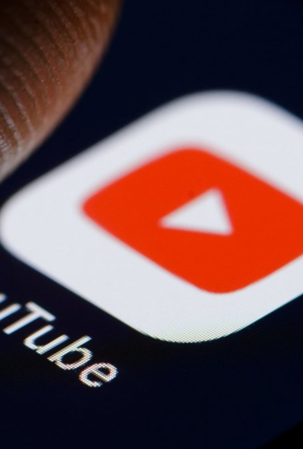 اضافت يوتيوب في وضع ملء الشاشة إمكانية الإعجاب بالفيديو أو عدم الإعجاب أو مشاركته أو إضافته إلى قائمة تشغيل