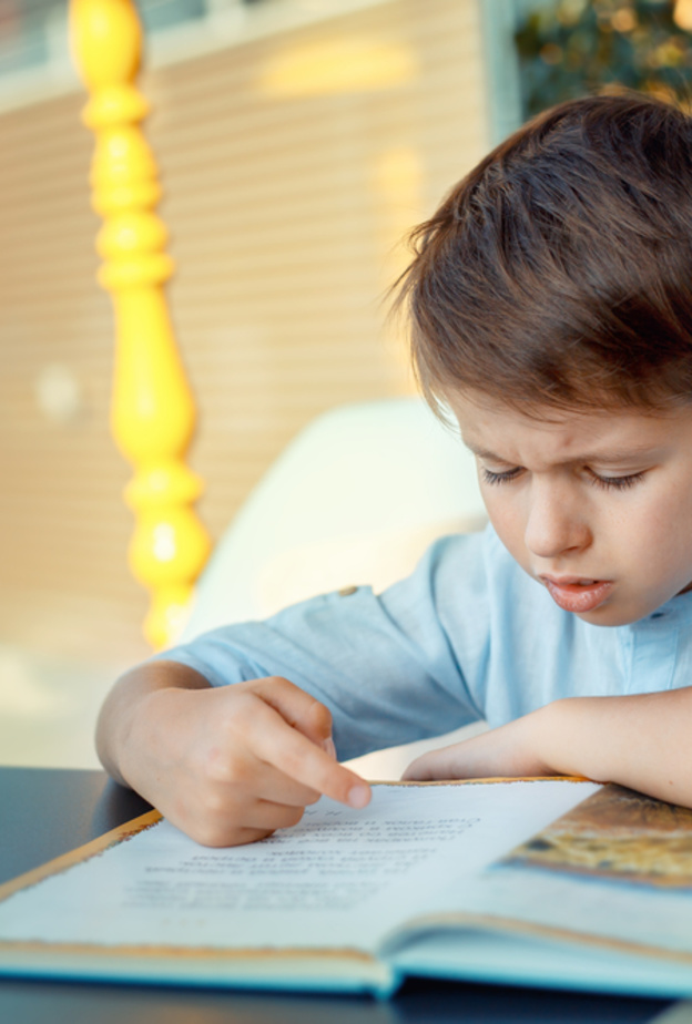 ما هي أعراض عسر القراءة عند الأطفال