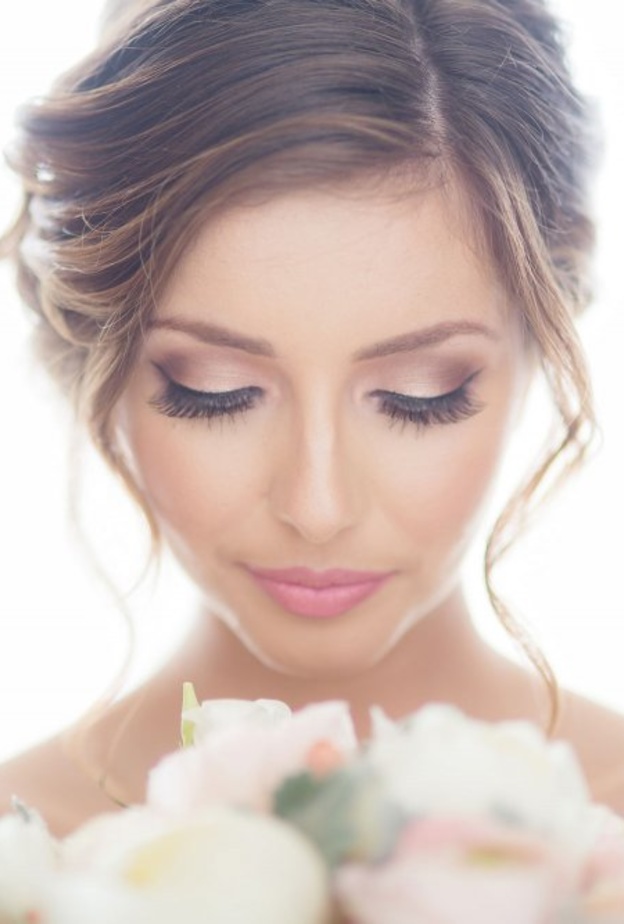 اهم النصائح للحصول على مكياج عروس ثابت مع الظلال الطبيعية