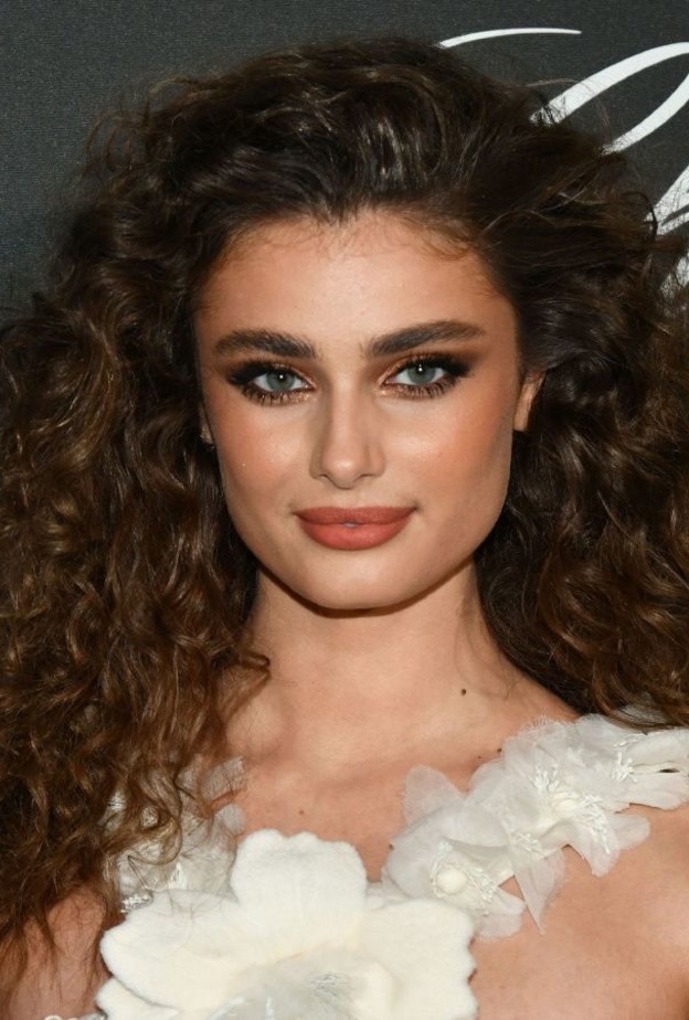 مكياج طبيعي وتسريحات الشعر المرفوع للجميلة Sonam K Ahuja