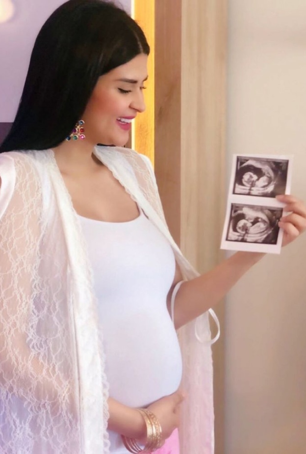 سلمى رشيد بأول صورة لها بملامح الحمل