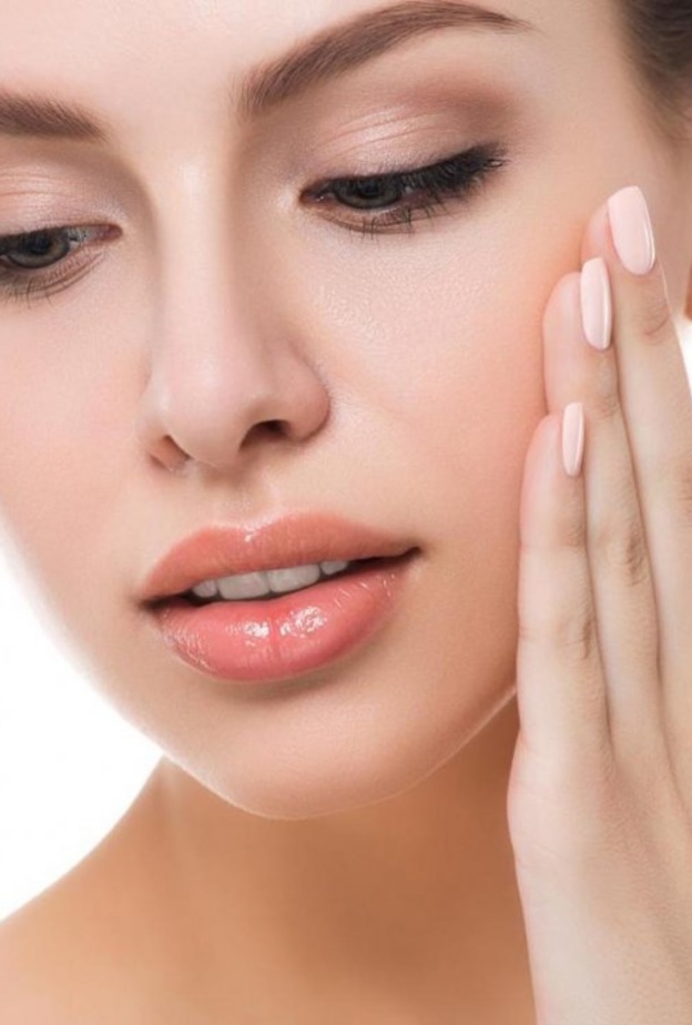 تخلصك خلطة زيت الورد ومطحون الأرز من الخلايا الميتة و البقع الداكنة بالجسم