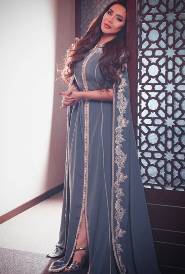 أجمل إطلالات لجين عمران بموضة القفاطين البرونزية لرمضان 2019‏