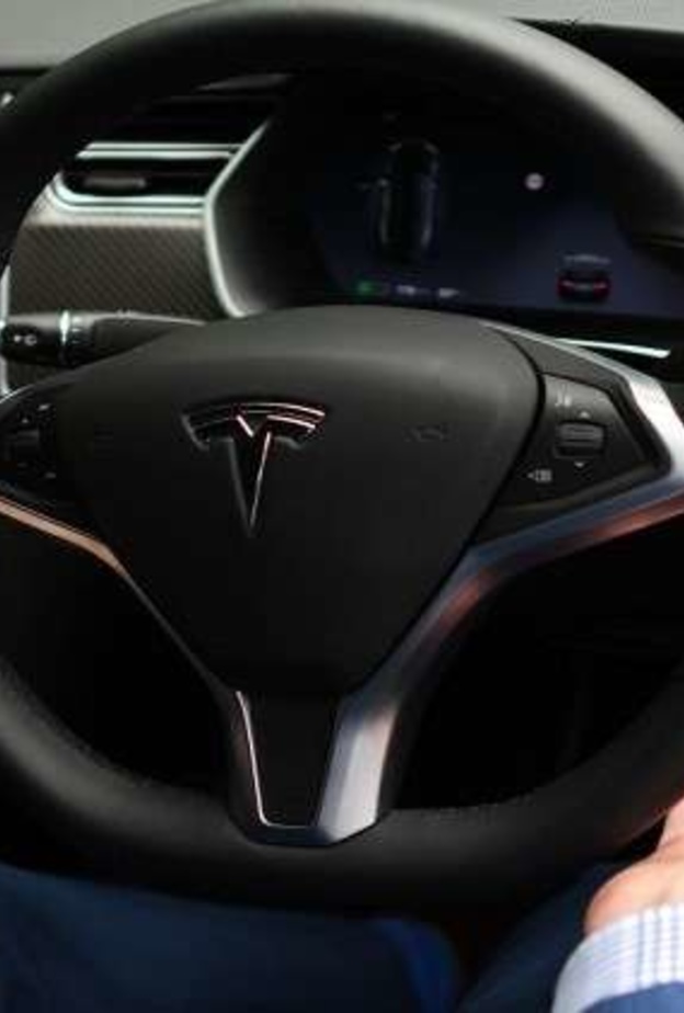 السائق الآلي يخالف قواعد المرور