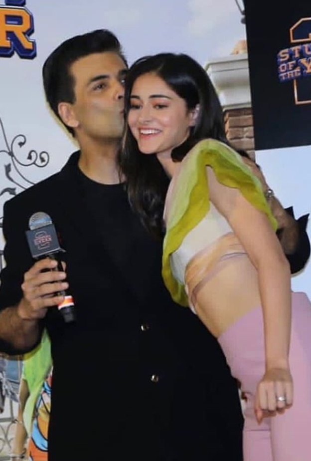 سونالي بندر تشيد بإنجازات كاران جوهر