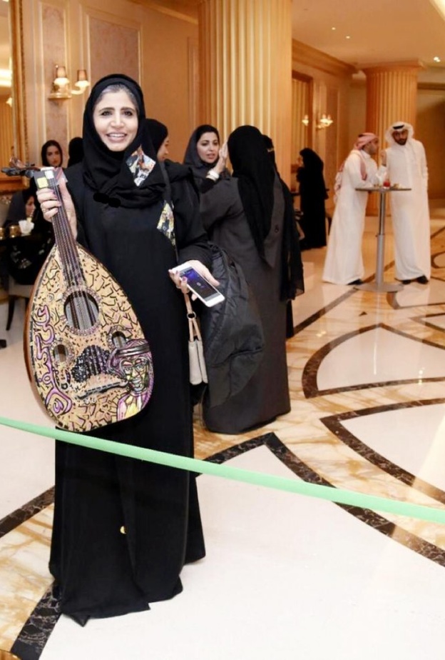 الفنانة التشكيلية نجلاء الجمعه