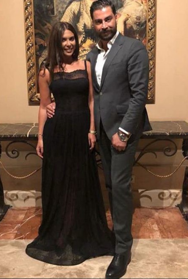 أناقة لين بالفستان الأسود الطويل