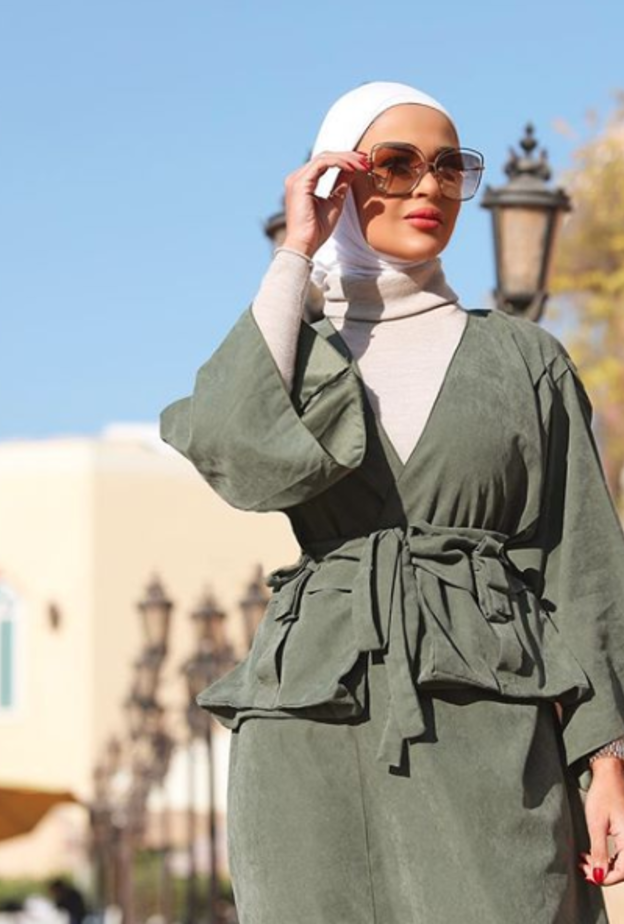 فاطمة حسام اختارت نظارات شمسية بتصميم عصري