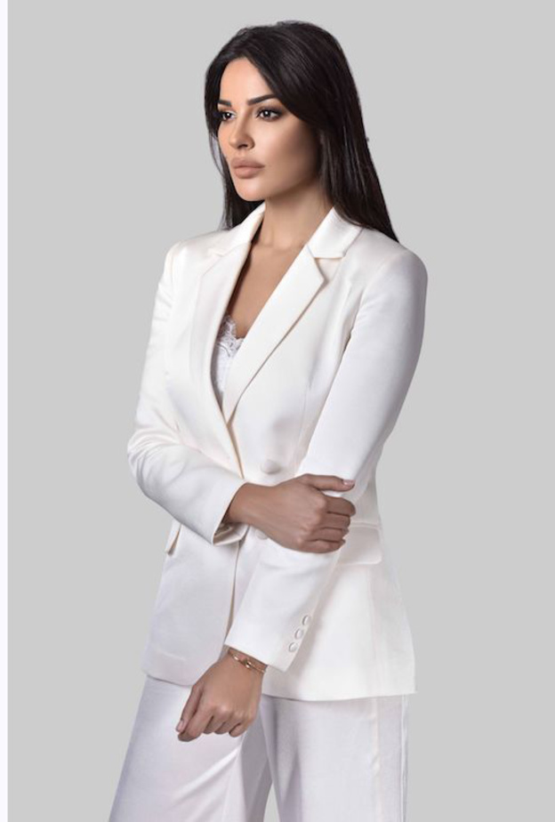 كيف تحصلين على اطلالات نادين نجيم في مسلسل خمسة ونص