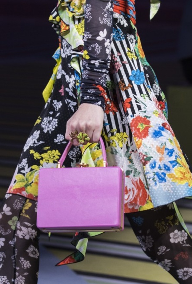 احدث موديلات حقائب يد نسائية خضراء من Emporio Armani