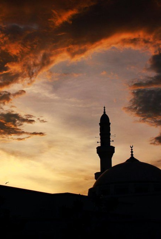 بتوقيت دبي موعد اذان المغرب الثالث والعشرين من رمضان 2019