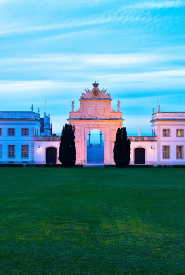 الفندق من الخارج